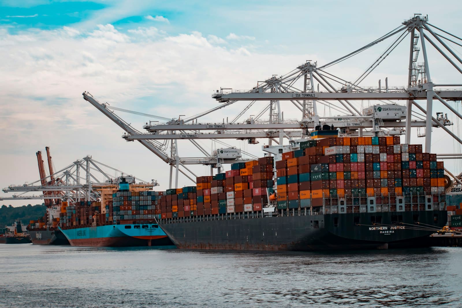 Container ships loading at a Chinese export port